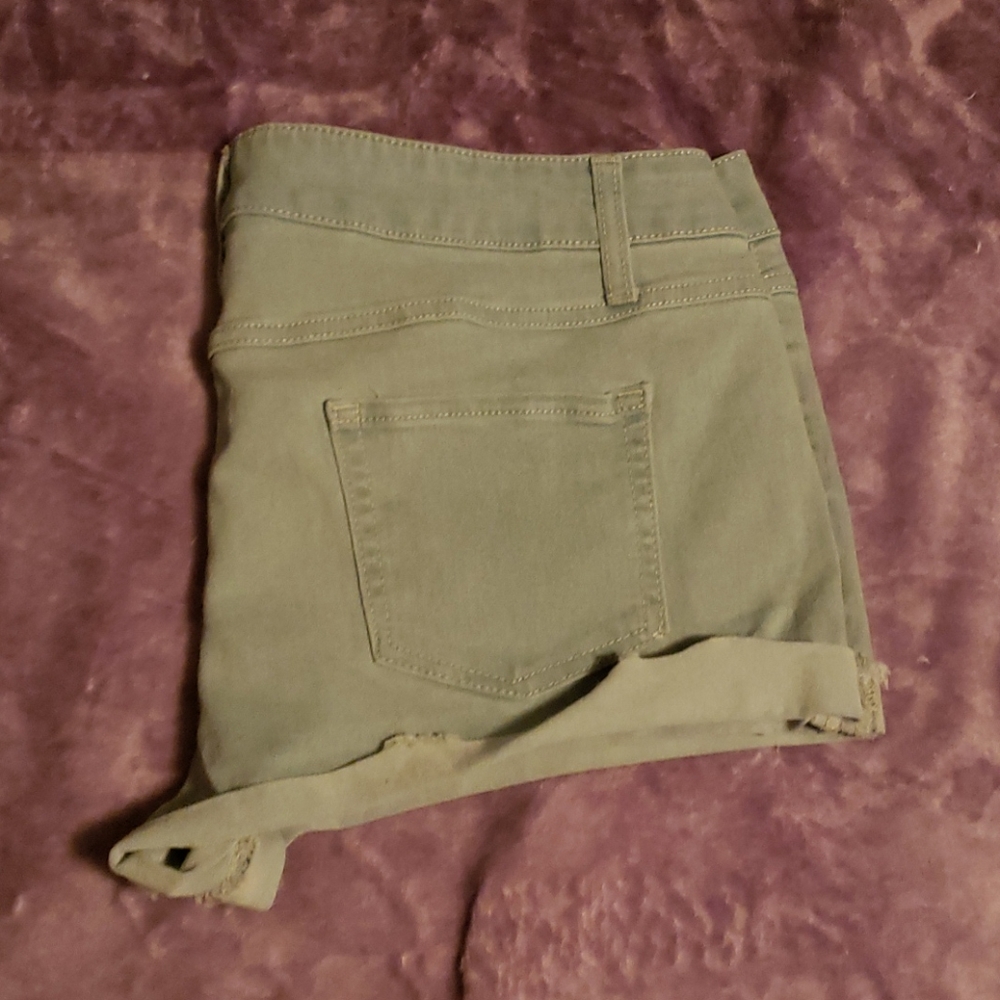 Shorts - Picture 2 of 3